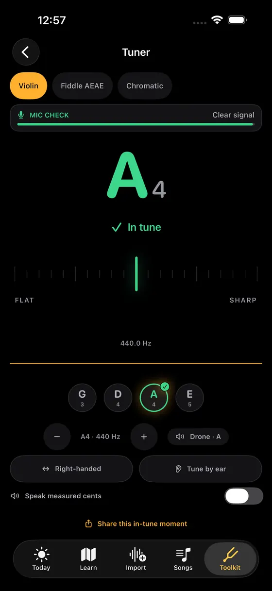 The free Soloist Violin tuner reading A4 in tune at 440 Hz, with G, D, A and E string buttons, a drone and a mic check